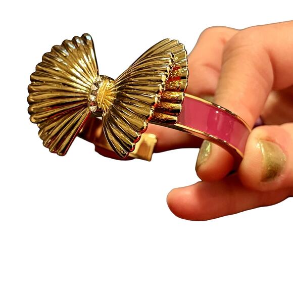Lilly Pulitzer Jewelry - Lilly Pulitzer Gold Tone & Pink Enamel Bow Bracelet (NWOT)
